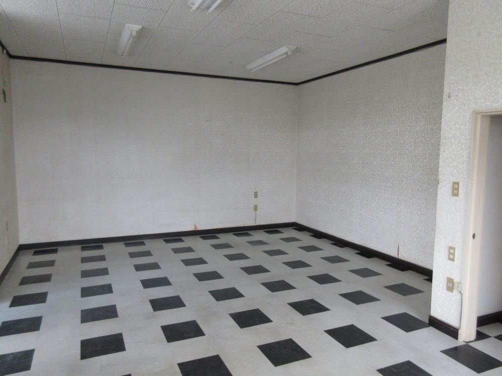 八代市 不動産 永碇町 永碇町貸店舗・事務所A 賃料月額3万円 ワンフロア 駐車場一台分有(無料) バイク・スクーター駐車スペース有り 松健