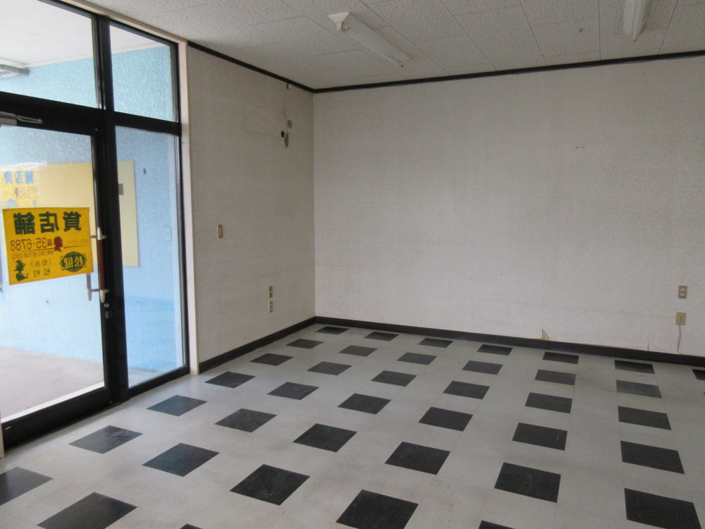 八代市 不動産 永碇町 永碇町貸店舗・事務所A 賃料月額3万円 ワンフロア 駐車場一台分有(無料) バイク・スクーター駐車スペース有り 松健